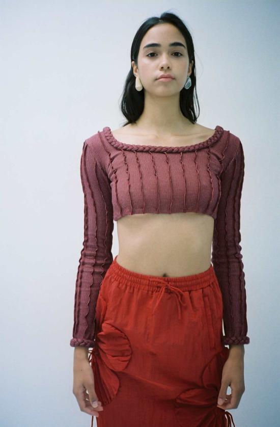 Helena Manzano 긴팔 티셔츠 헬레나 만자노 브레이디드 3D 스트라이프 크롭 탑 버건디