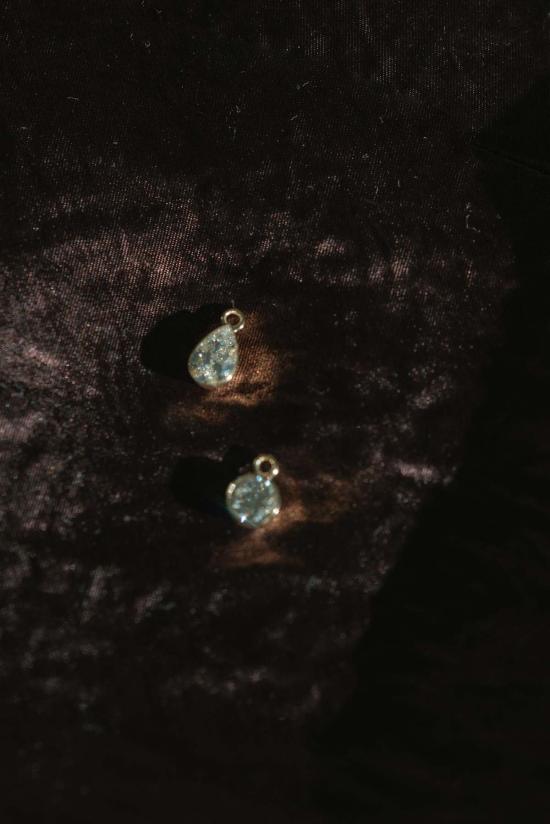 fig. a 반지 그림 A. 베젤 세팅 다이아몬드 참 장식 (배 모양) - OTHER BRANDS