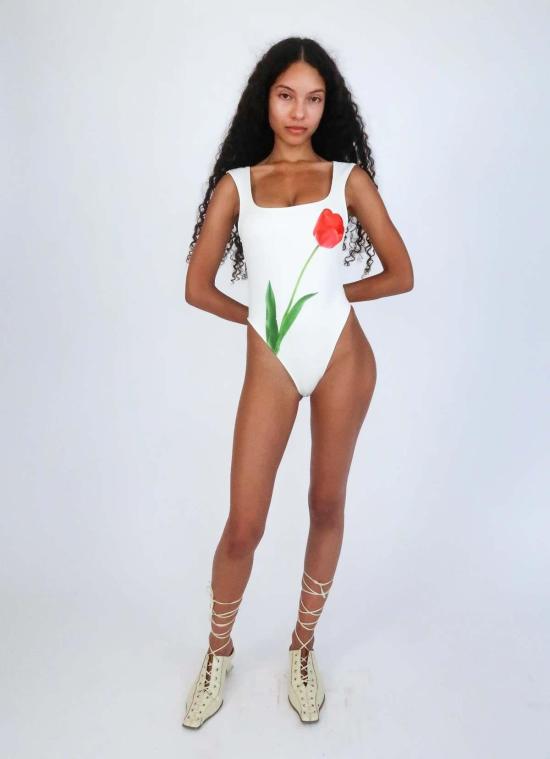  타일러 맥길리버리 바디수트 티셔츠 레이니 보디수트 레드 튤립 - TYLER MCGILLIVARY