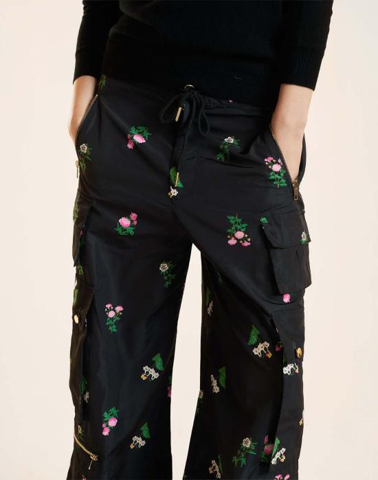  신시아 로리 스트레이트 팬츠 신시아 로울리 부케 프린트 카고  블랙 플로럴 - CYNTHIA ROWLEY