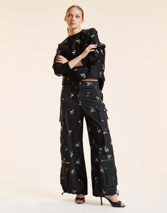  신시아 로리 스트레이트 팬츠 신시아 로울리 부케 프린트 카고  블랙 플로럴 - CYNTHIA ROWLEY