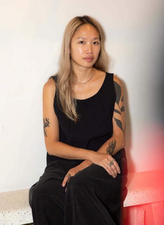  카렘 민소매 티셔츠 랑 식스패널 크롭탑 블랙 블루 - KAAREM