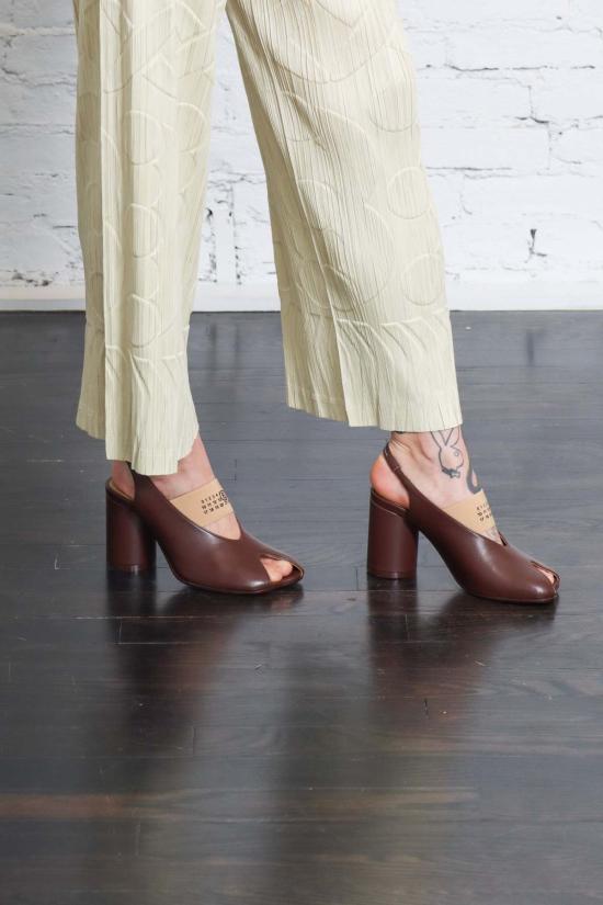  마르지엘라 샌들 메종  MM6 힐  브라운 - MAISON MARGIELA