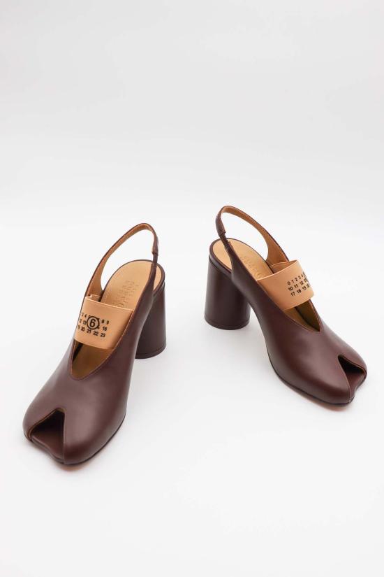  마르지엘라 샌들 메종  MM6 힐  브라운 - MAISON MARGIELA