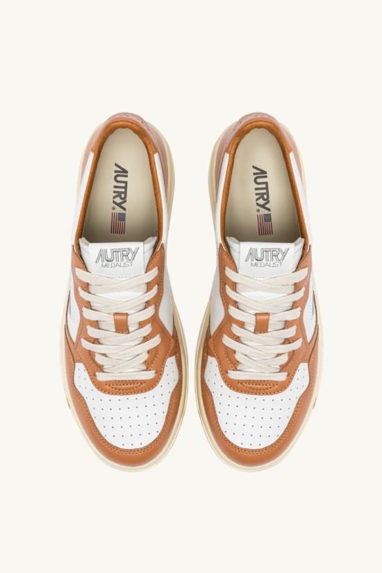 25SS 오트리 메달리스트 로우 레더 스니커즈 AULW WB53WHT SNDSTRM Brown - AUTRY