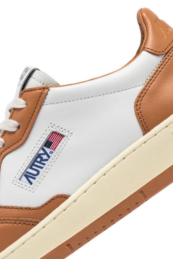 25SS 오트리 메달리스트 로우 레더 스니커즈 AULW WB53WHT SNDSTRM Brown - AUTRY