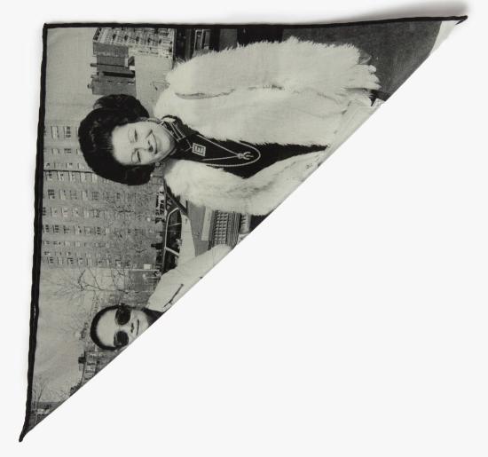  타이틀 오브 워크 머플러/스카프 작품 제목: 메릴 메이슬러 포켓 스퀘어 블랙/화이트 - TITLE OF WORK