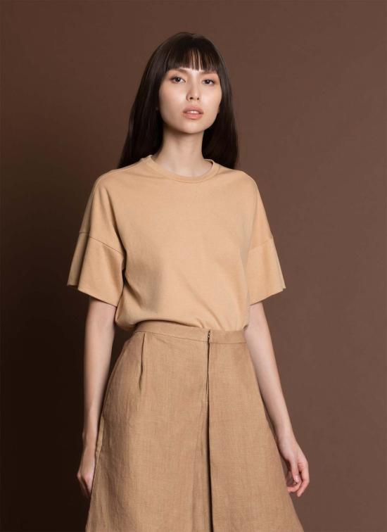  카렘 반팔 티셔츠 남 X 와일드플라워 드롭 숄더 티 클레이 - KAAREM