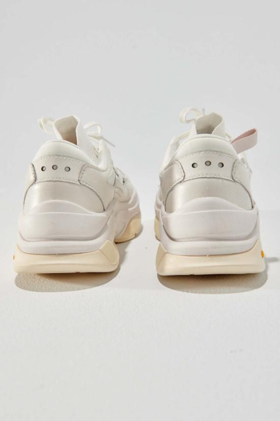 브랜드 블랙 스니커즈 Brandblack Saga  오그 화이트 - BRAND BLACK