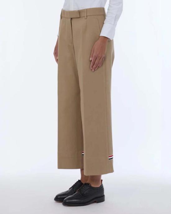  톰브라운 수트 팬츠 톰 브라운 코튼 개버딘 벨트루프 치노 카키 - THOM BROWNE
