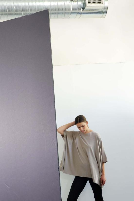 아멘테 반팔 티셔츠 A Mente Garment Dye 루즈핏 코튼 저지 티셔츠 토프 그레이 - AMENTE
