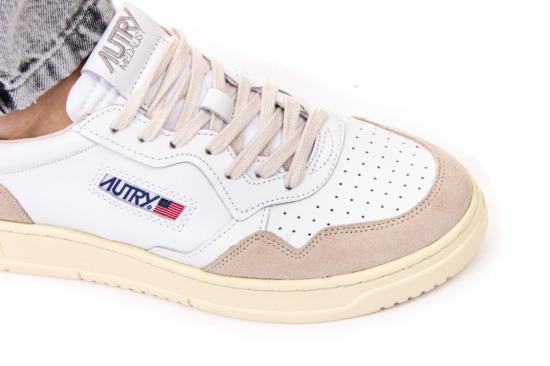  오트리 메달리스트 로우 스니커즈 AULM LS33 2LEAT SUEDE WHT Neutrals - AUTRY
