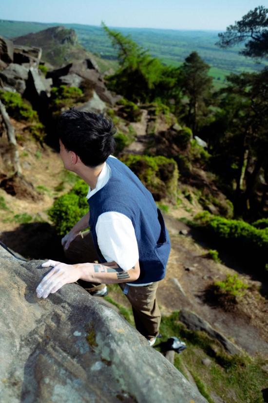  에브리데이 마운티니어링 베스트 데일리 마운티니어링 헴프 테크  네이비 - EVERYDAY MOUNTAINEERING