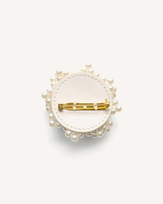  바이말렌비거 브로치 10362803Z WHITE - BY MALENE BIRGER