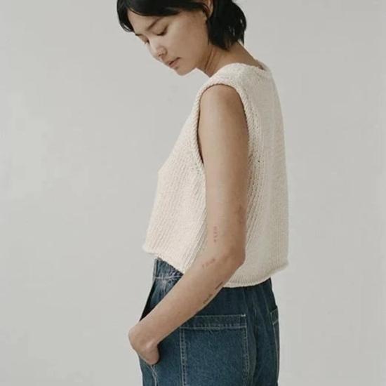  샤이나 모트 민소매 티셔츠 샤이나 모테 브리사 탑 - SHAINA MOTE