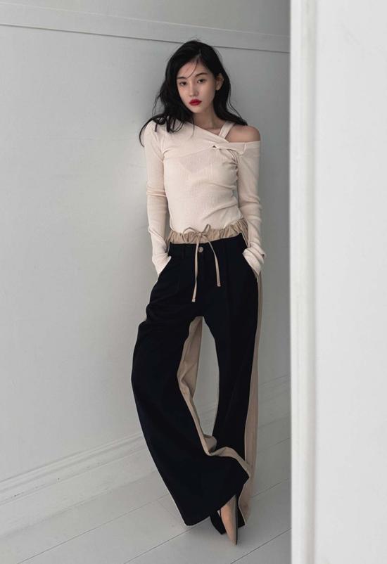  더 엔케이씨 스토어 긴팔 티셔츠 Nkc스토어 아날리스 크림 - THE NKC STORE