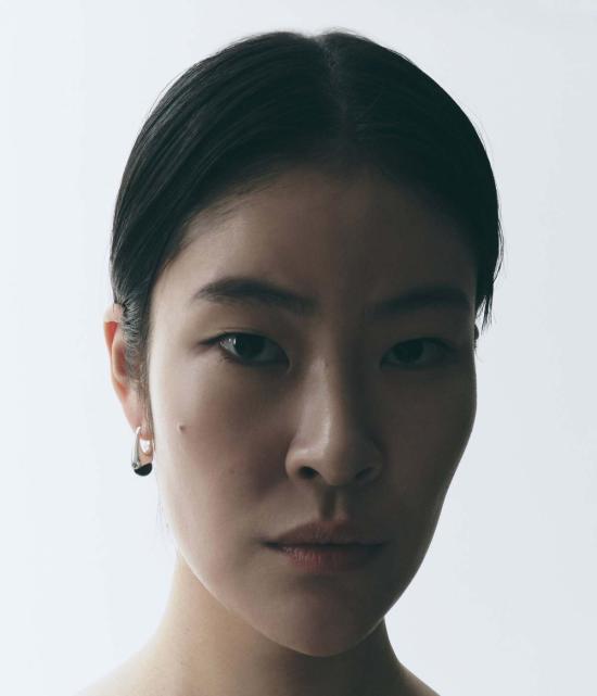  써드 리즌스 이어링 세 번째 이유: 블랙 오닉스가 세팅된 랍스터 귀걸이 - THIRD REASONS