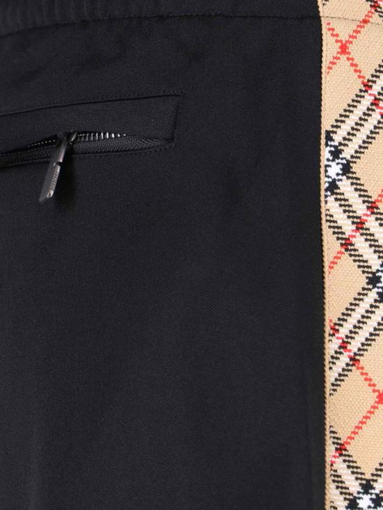 26FW 버버리 체크 트리밍 코튼 블렌드 트랙 팬츠 8110564A1189 Black - BURBERRY