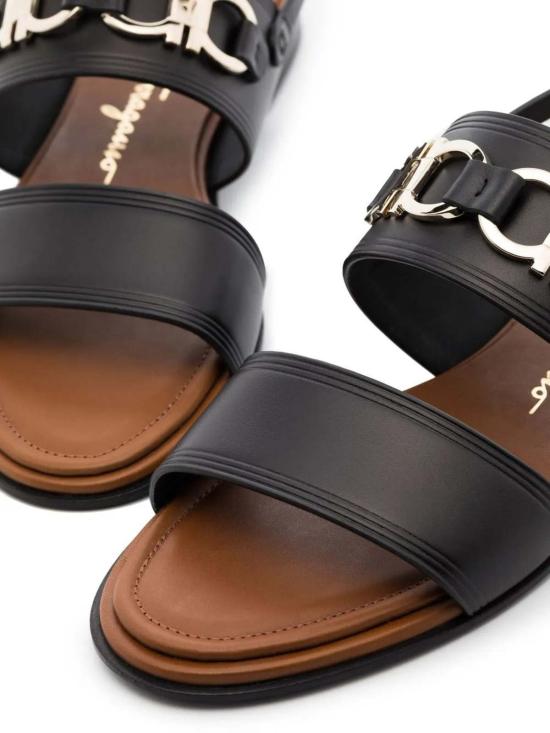  살바토레 페라가모 샌들 페라가모 간치니 플라크 가죽  블랙 - SALVATORE FERRAGAMO