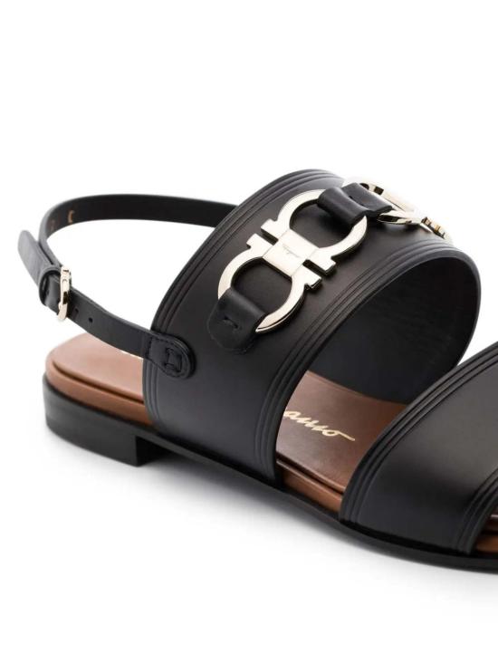  살바토레 페라가모 샌들 페라가모 간치니 플라크 가죽  블랙 - SALVATORE FERRAGAMO