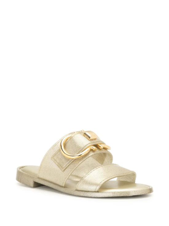  살바토레 페라가모 샌들 페라가모 간치니 메탈릭 플랫  골드 - SALVATORE FERRAGAMO
