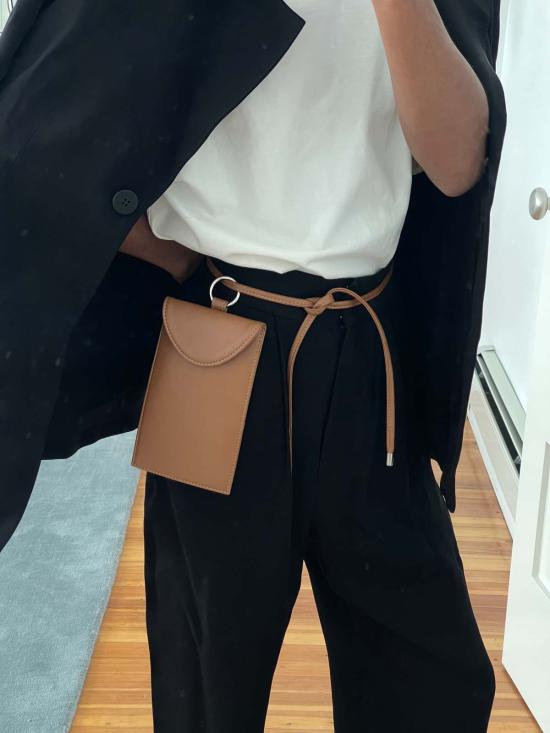  호젠 벨트백 아이폰 슬링 (카드 슬롯 포함) 카멜