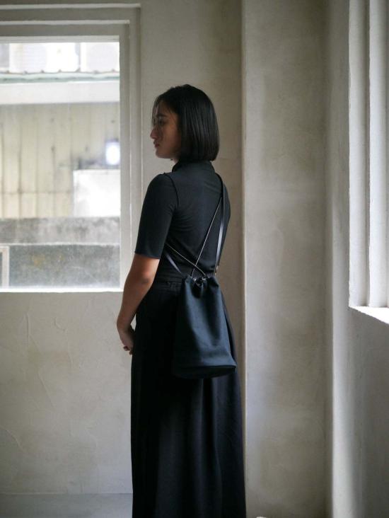  Kamaro'an 숄더백 카마로안 우븐 드로스트링 버킷 백 블랙 - OTHER BRANDS