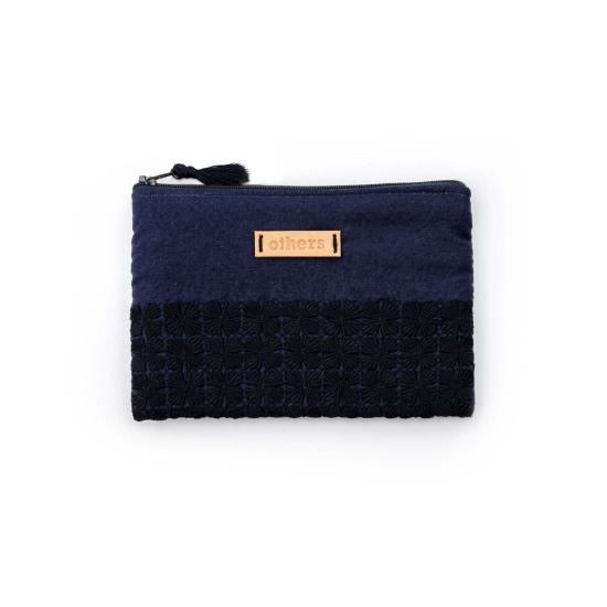  Other’s Trade for Hope 클러치/파우치 Other’S Trade For Hope Dhaka Purse 네이비 블루
