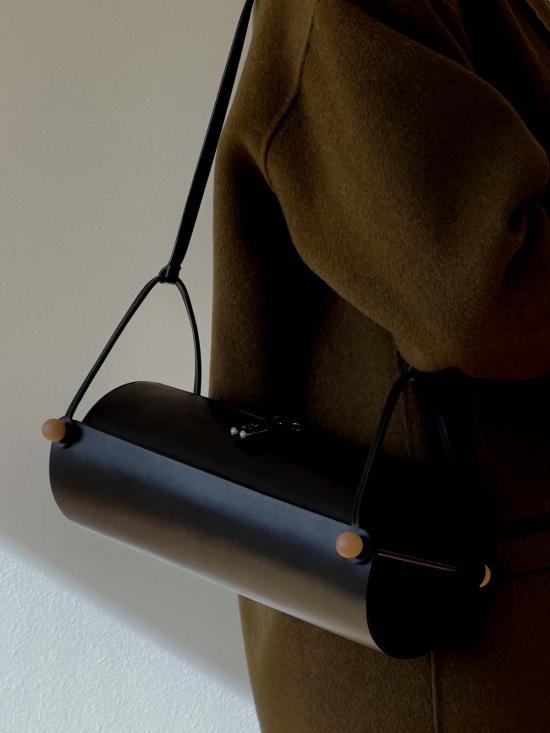  Dotlinesurface 크로스백 도트라인서페이스 텀블러 백 블랙 - OTHER BRANDS