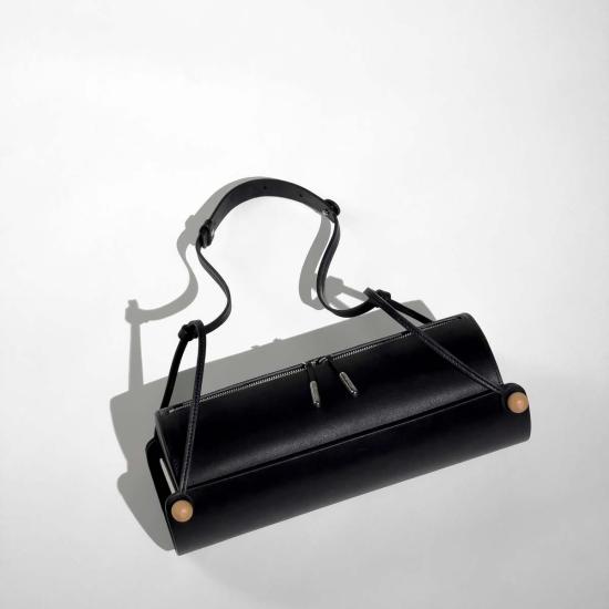  Dotlinesurface 크로스백 도트라인서페이스 텀블러 백 블랙 - OTHER BRANDS