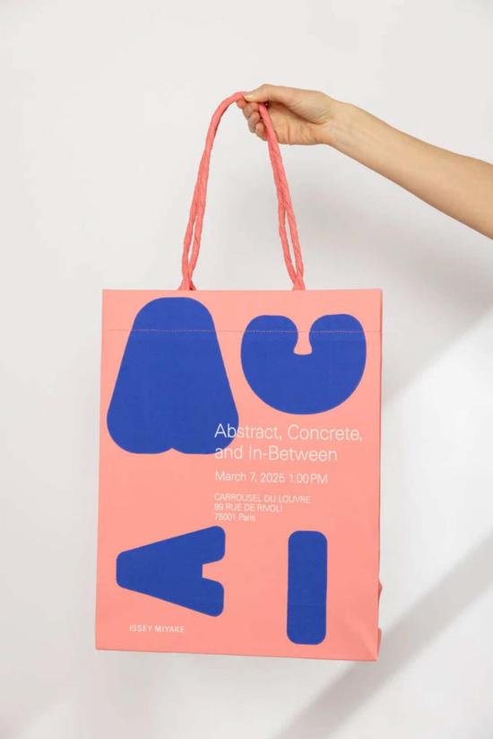  이세이 미야케 토트백 'This Is A Paper Bag' 포스터 - ISSEY MIYAKE
