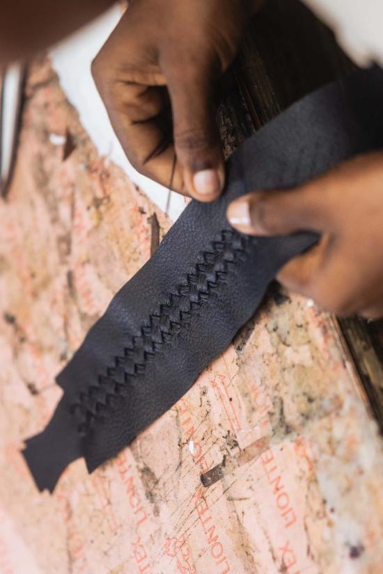  듀 맹 지갑 듀 메인즈 우븐 손목  블랙 - DEUX MAINS