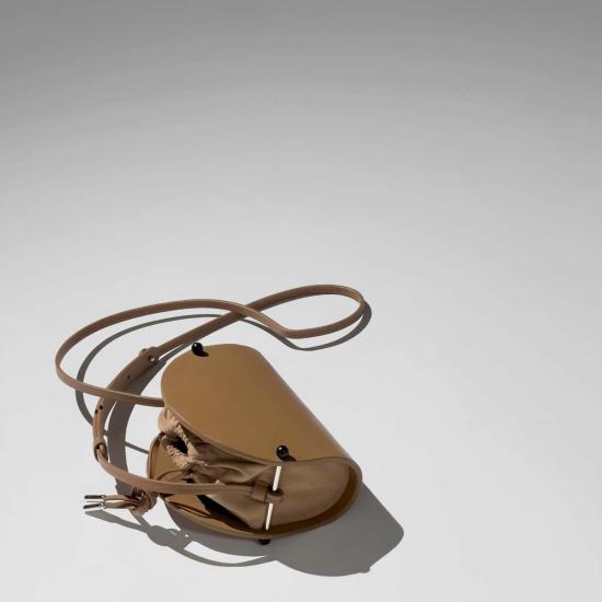  Dotlinesurface 크로스백 도트라인서페이스 타코 백 카라멜 - OTHER BRANDS
