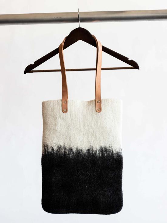  Kanju Interiors 숄더백 칸주 인테리어 이클립스 핸드펠트 울 - OTHER BRANDS