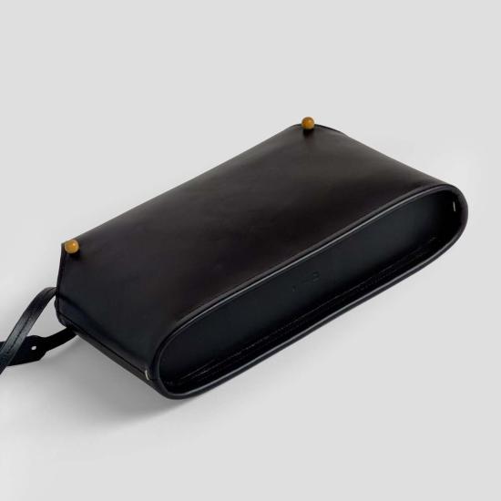  Dotlinesurface 크로스백 도트라인서페이스 018 모뉴먼트 크로스바디 백 - OTHER BRANDS