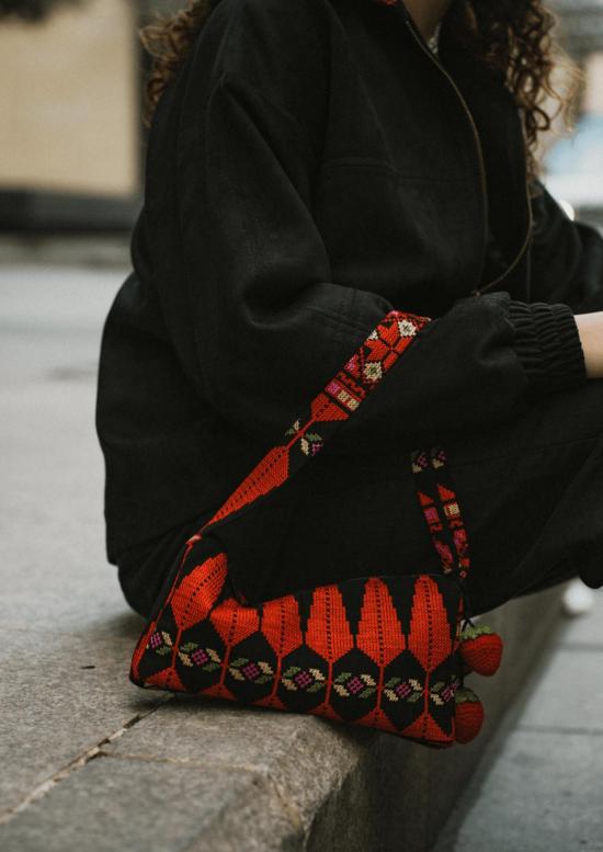  디라 숄더백 생명의 나무 자수 바게트 백