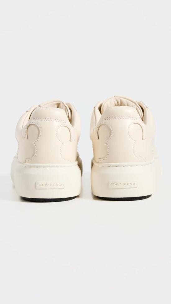  토리버치 스니커즈 T 모노그램 레이디버그  라이트 크림 - TORY BURCH