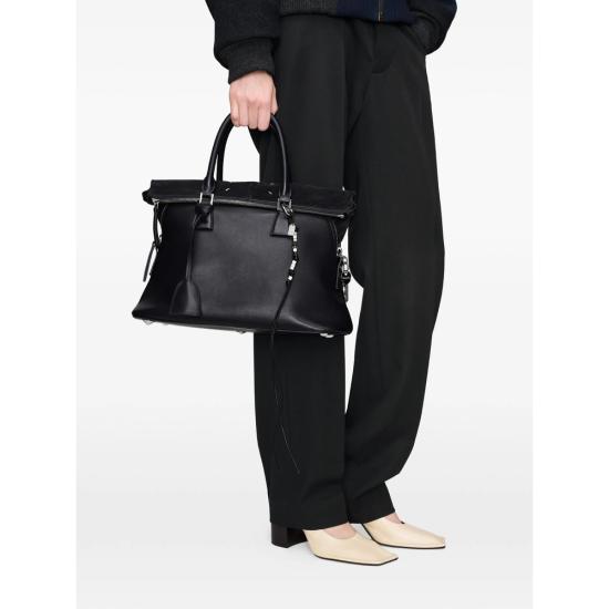 26FW 마르지엘라 키링 P9236 SA1UA0023 HB668 BLACK - MAISON MARGIELA
