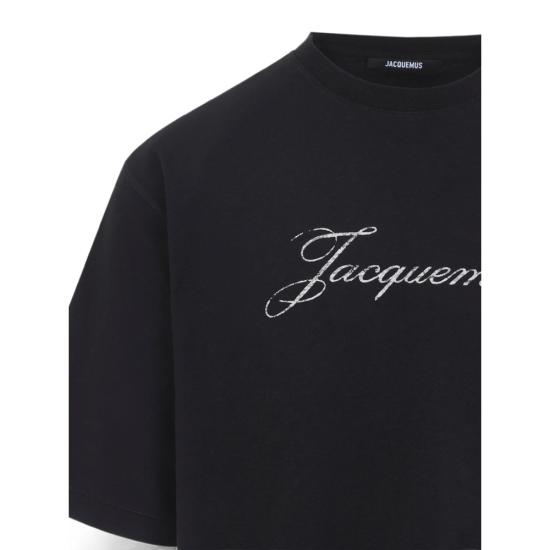 26FW 자크뮈스 로고 프린트 장식 티셔츠 TSM00639 AJ00289 990 BLACK - JACQUEMUS