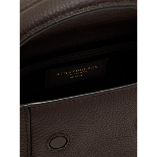 26FW 스트라스 베리 토트백 20261 125 684 MOSAIC NAN 161 BROWN - STRATHBERRY