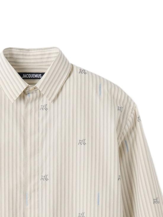 26SS 자크뮈스 시몽 롱 슬리브 셔츠 SHM00541 AW00750 1ME Neutrals - JACQUEMUS
