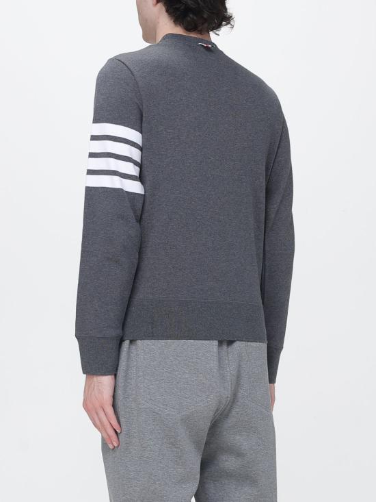 26FW 톰브라운 로고 패치 엔지니어드 4바 스웨트셔츠 MJT021H00535 025 Grey 1 - THOM BROWNE
