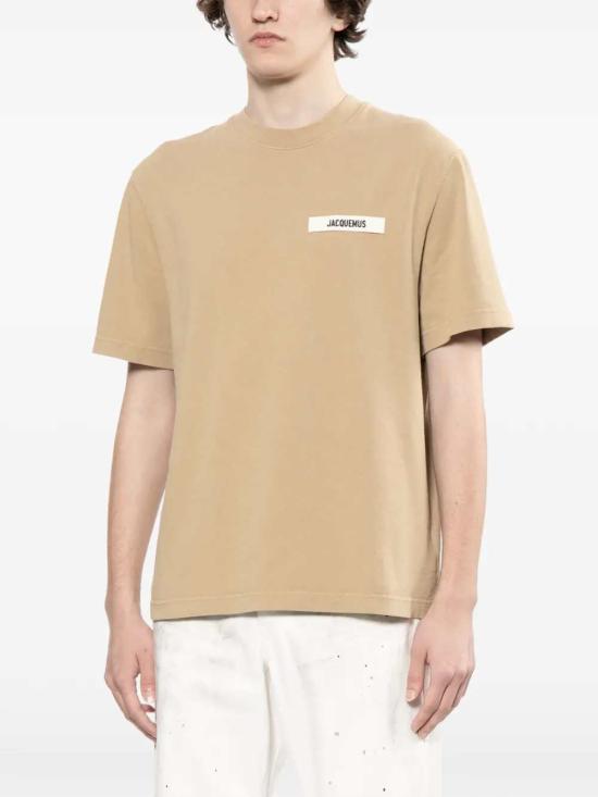 26SS 자크뮈스 반팔 티셔츠 25HTSM00133AJ00226 DARK BEIGE 180 - JACQUEMUS
