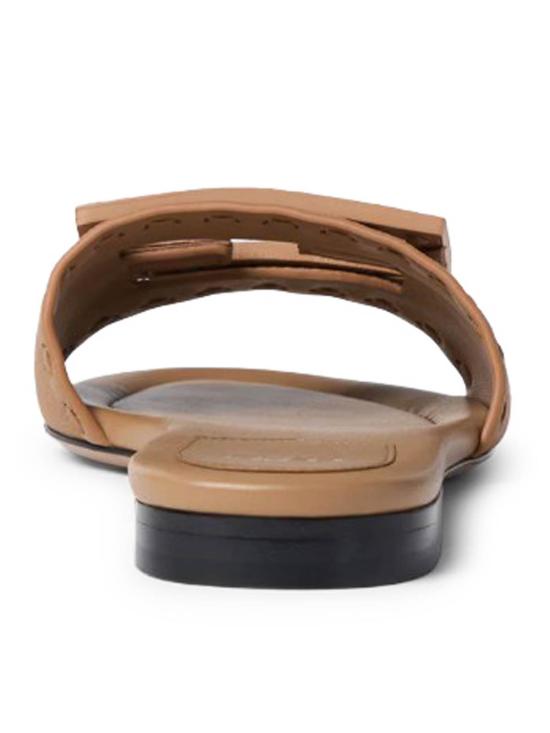 26FW 펜디 바게트 시에나 레더 슬라이드 8R8136AQY2F1WYD Brown - FENDI
