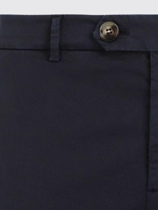 26SS 브루넬로 쿠치넬리 코튼 스트래치 미드 라이즈 슬림 핏 치노 M289LI1770 C6053 Navy - BRUNELLO CUCINELLI