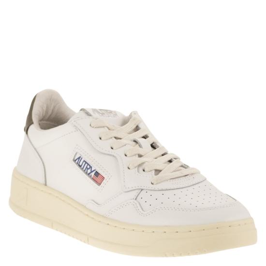 26FW 오트리 메달리스트 로우 스니커즈 AULM WHITE BROWN - AUTRY