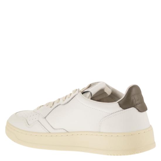 26FW 오트리 메달리스트 로우 스니커즈 AULM WHITE BROWN - AUTRY