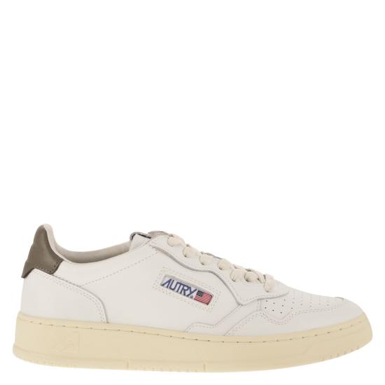 26FW 오트리 메달리스트 로우 스니커즈 AULM WHITE BROWN