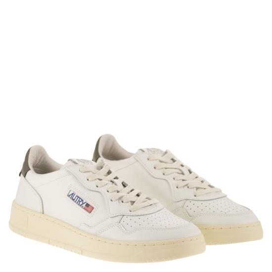 26FW 오트리 메달리스트 로우 스니커즈 AULM WHITE BROWN - AUTRY