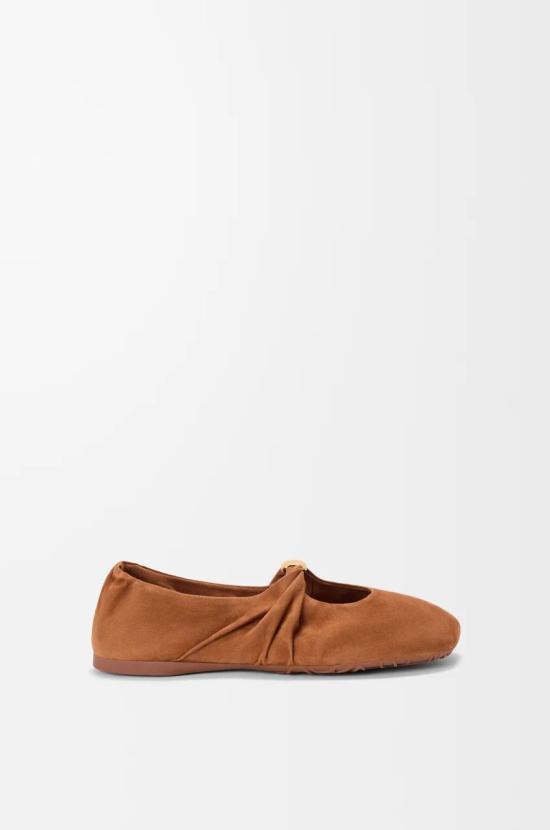 26FW 로에베 페블 소프트 발레리나 스웨이드 슈즈 LLPF466X04 2530 TAN